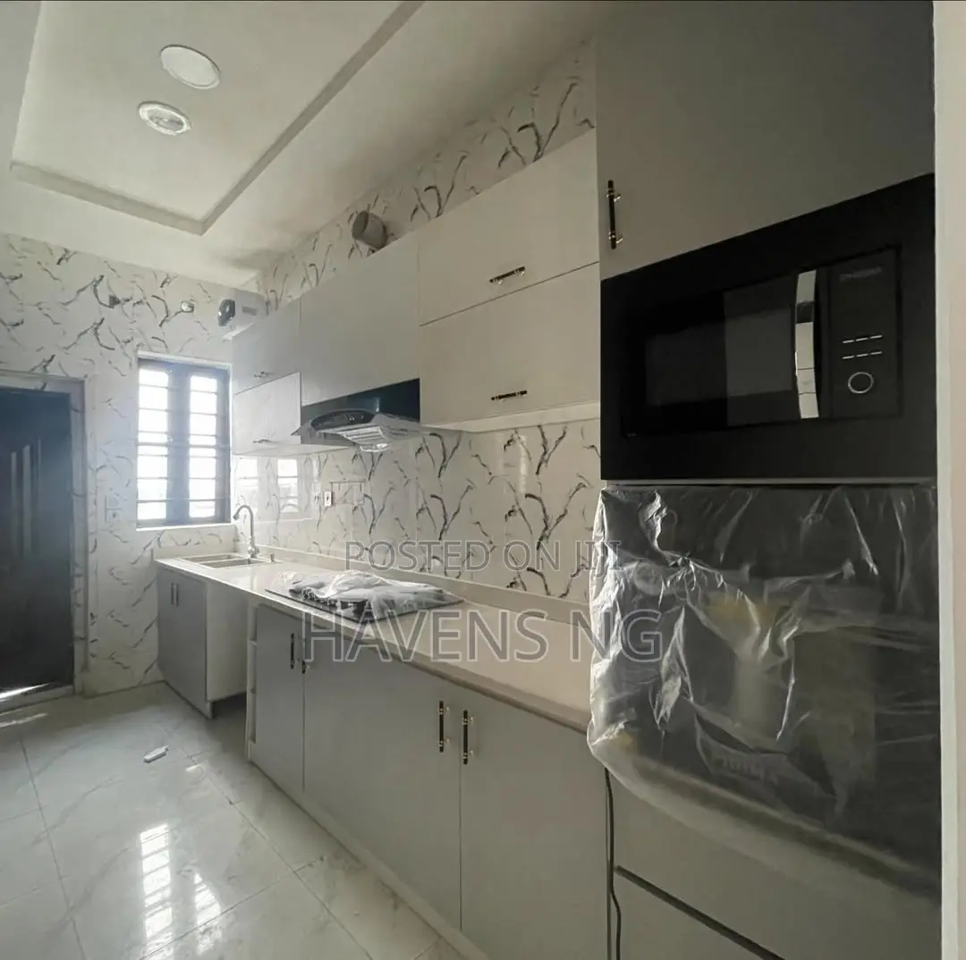 3bdrm Townhouse/Terrace In Ikota For Sale
