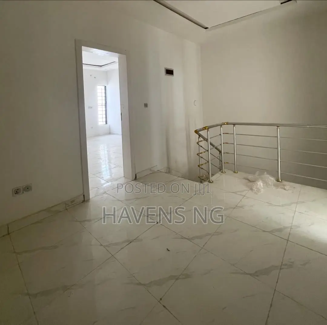 3bdrm Townhouse/Terrace In Ikota For Sale