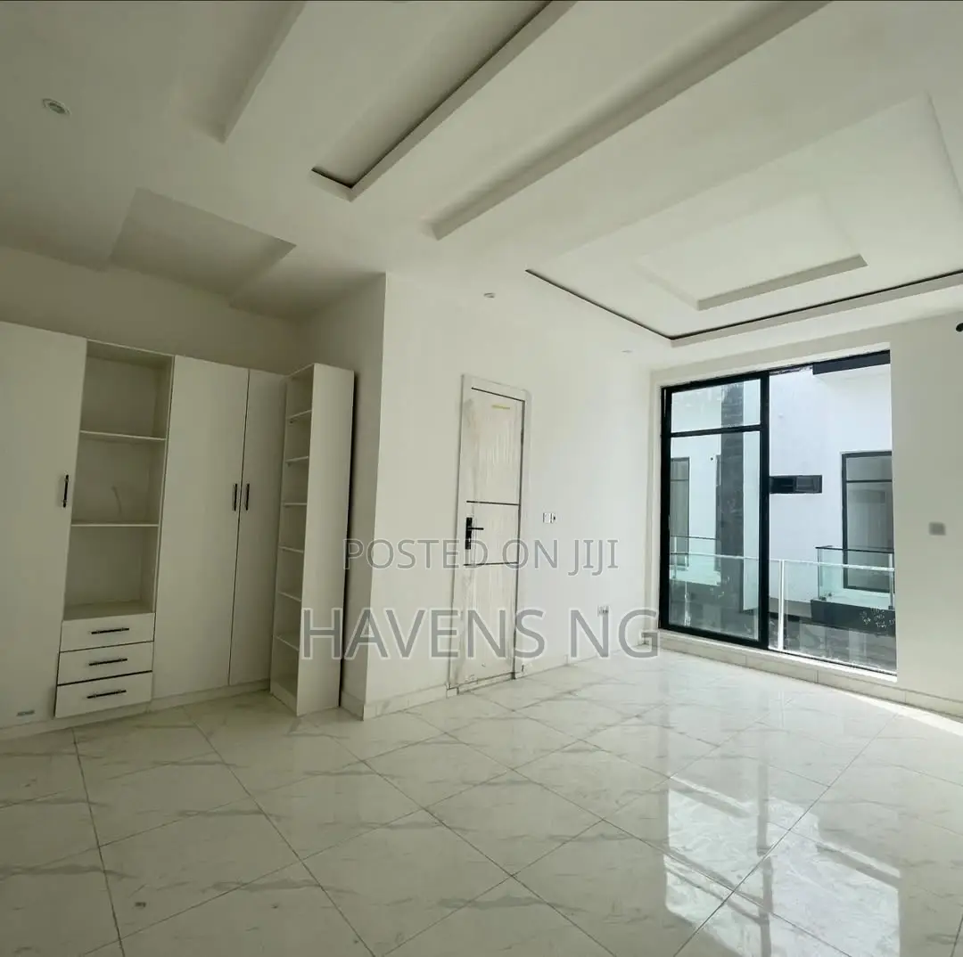 3bdrm Townhouse/Terrace In Ikota For Sale
