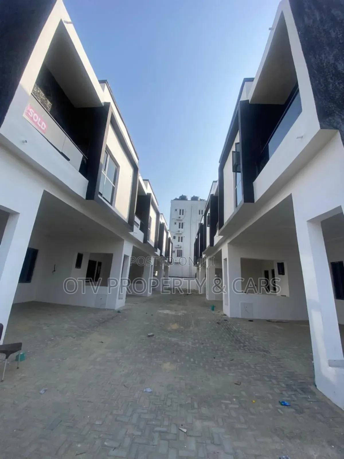 Furnished 4bdrm Townhouse/Terrace in Lekki for sale