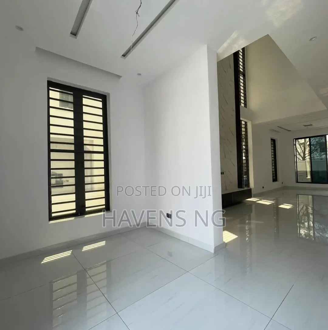 5bdrm Duplex in Lekki Phase 1 for sale