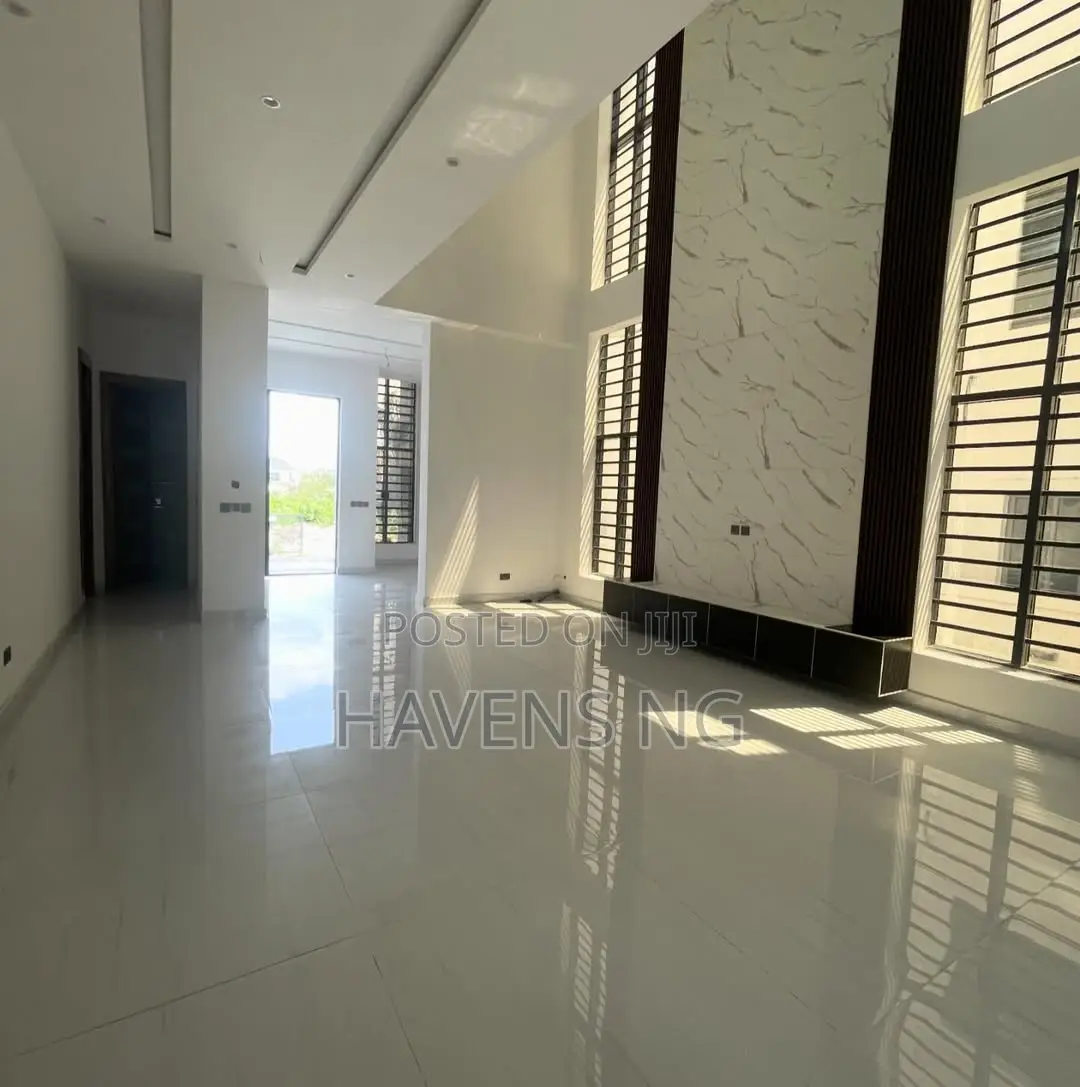 5bdrm Duplex in Lekki Phase 1 for sale