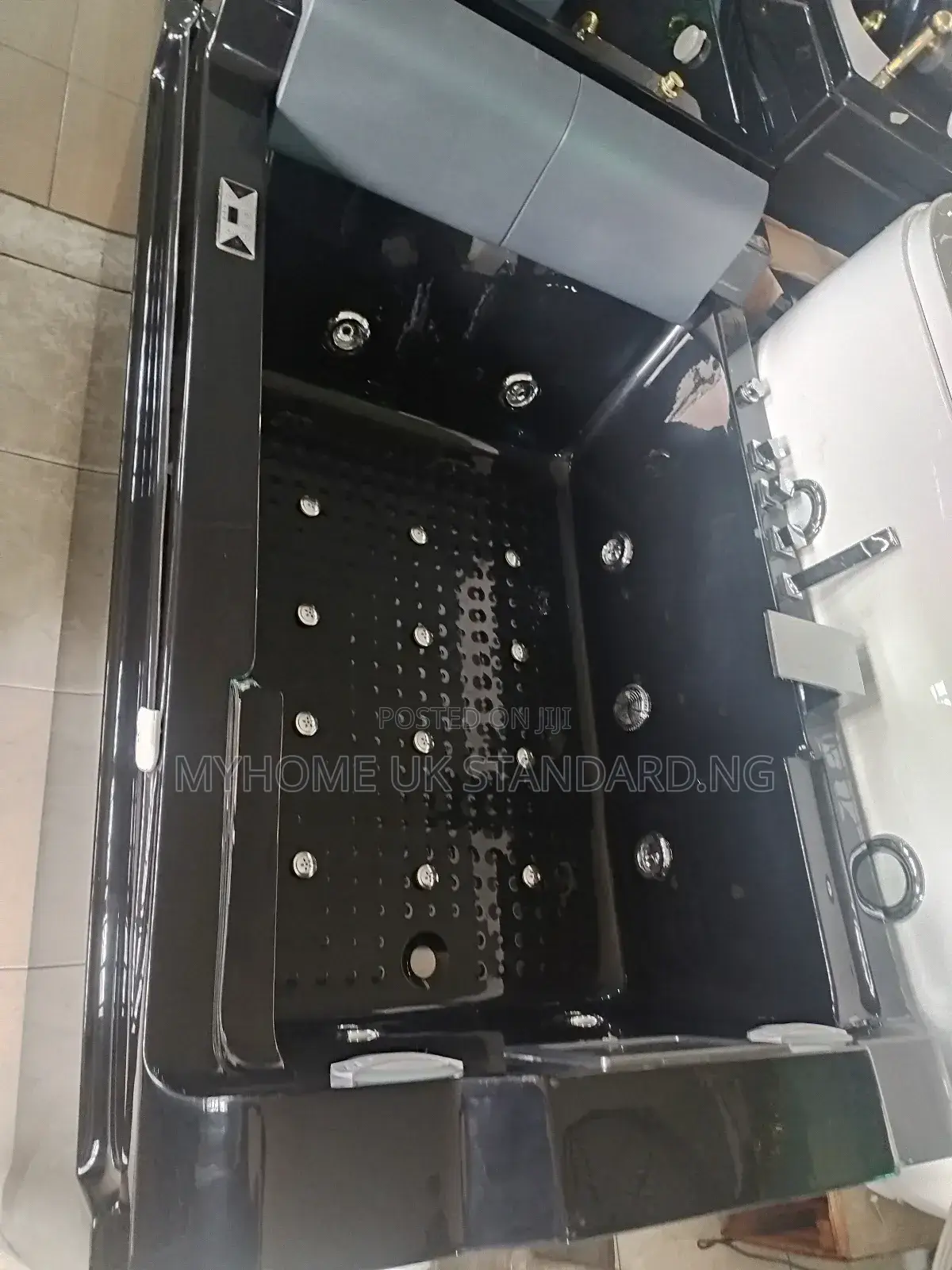 Classic Hydrotherapy Jacuzzi Bathtub With Multiple Jets
