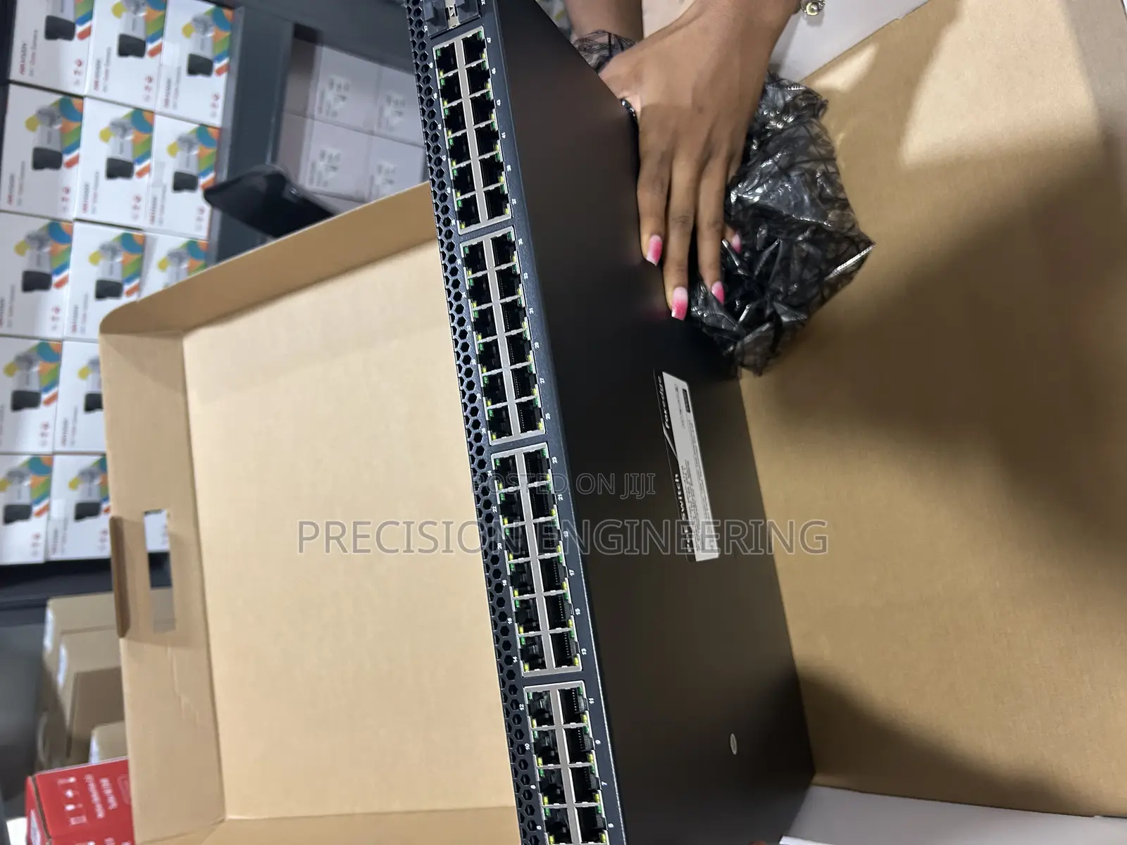 S5700-48gp-4tfr 10g Uplink 48-port Gb L3 Managed Poe Switch