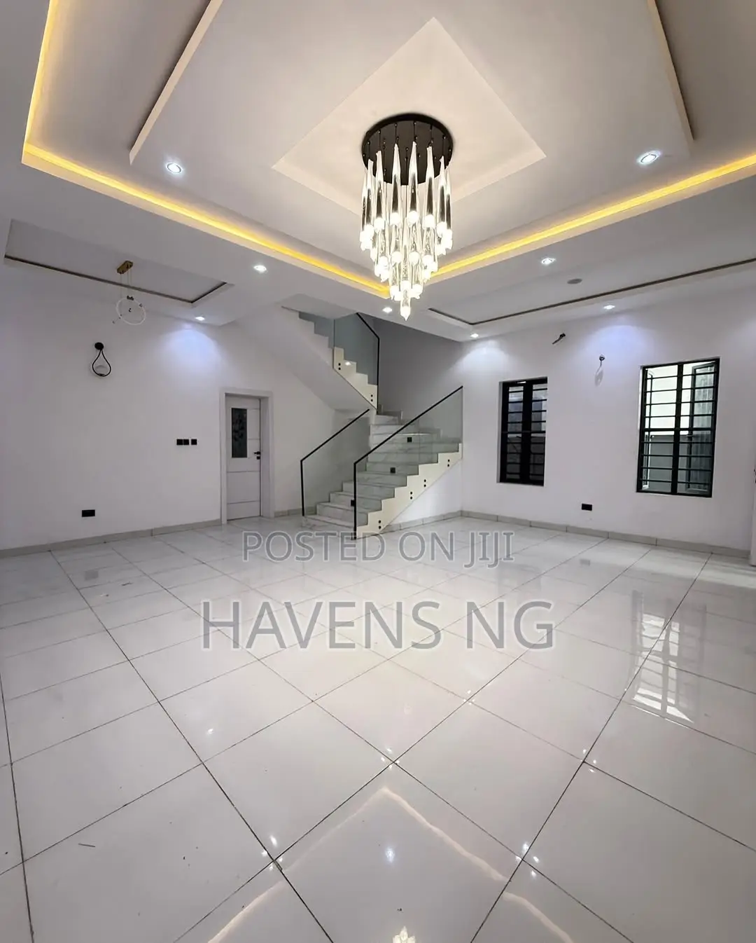 5bdrm Duplex in Chevron for sale