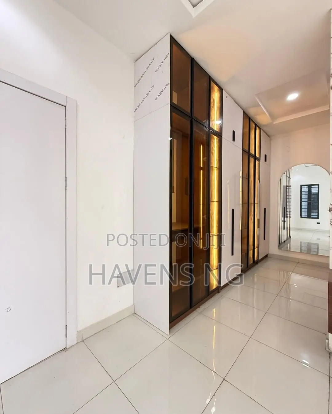 5bdrm Duplex in Chevron for sale