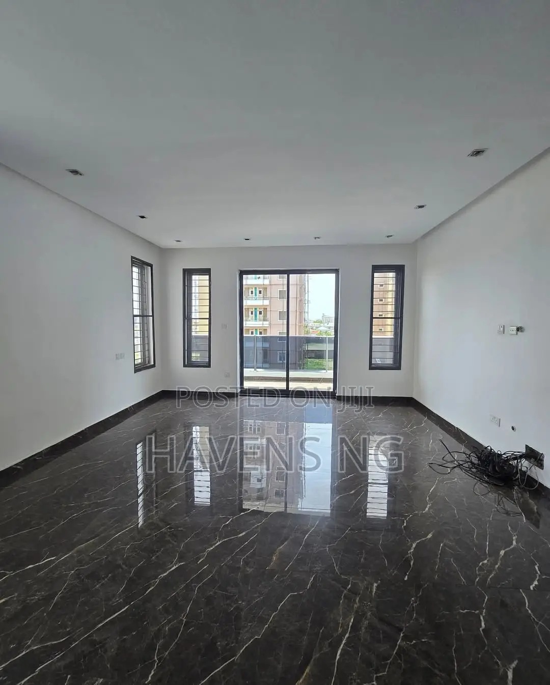 5bdrm Duplex in Ikate for sale