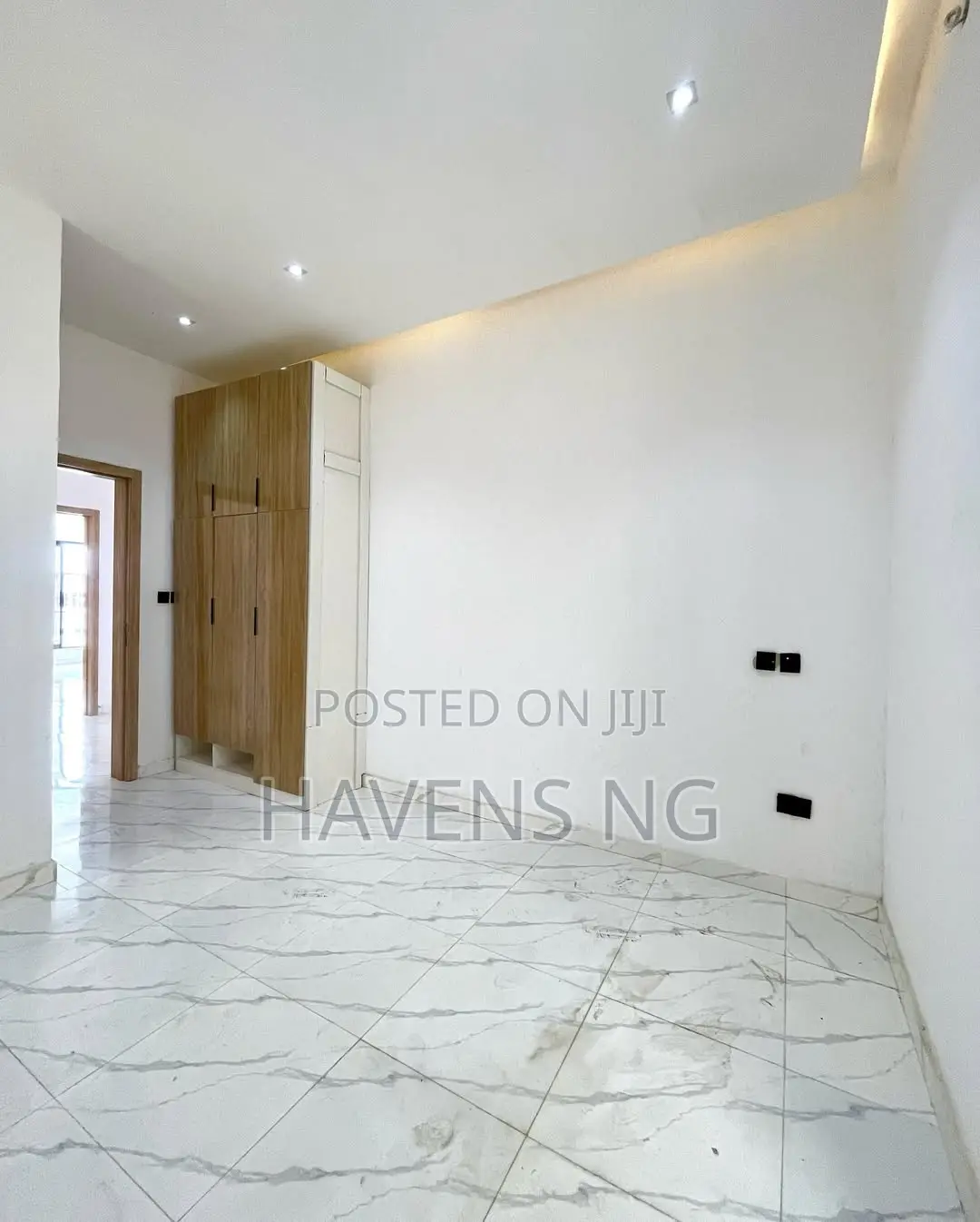4bdrm Duplex in Ikota for sale