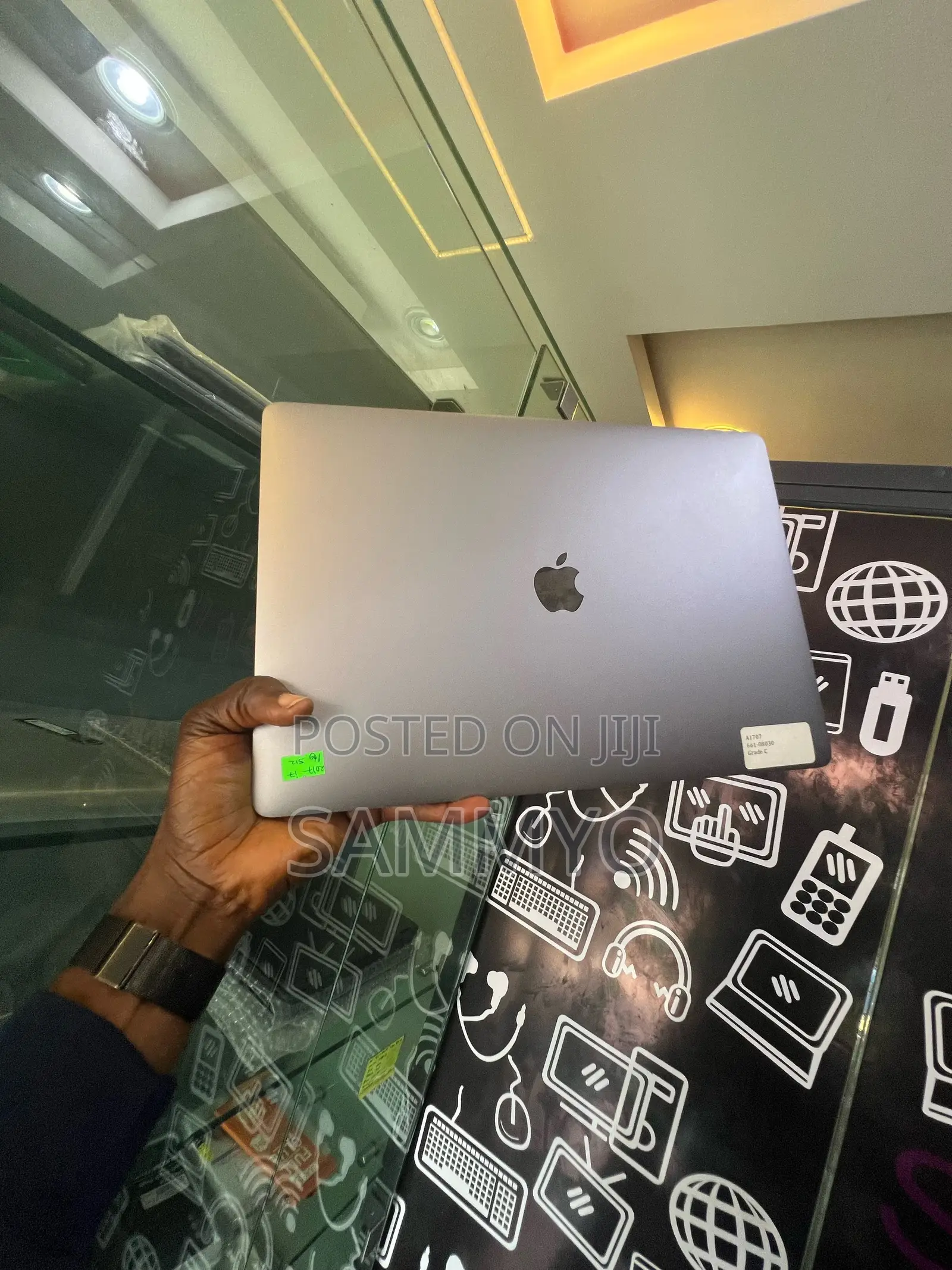 Laptop Apple MacBook Pro 2017 16GB Intel Core i7 SSD 512GB