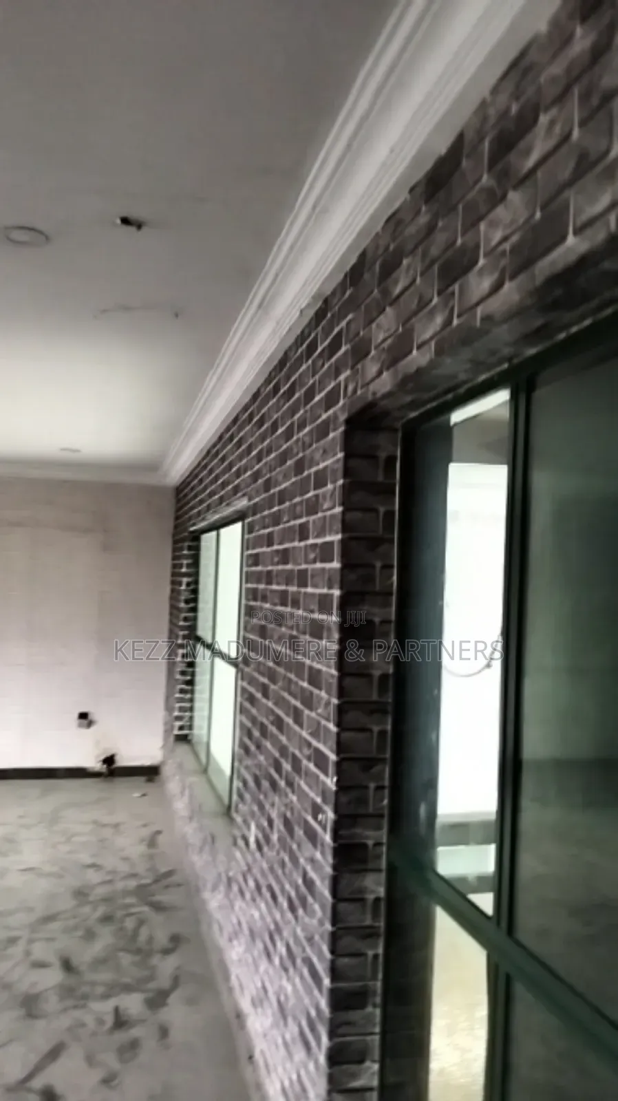 To Let : A Double Massive Hall/Shop, Ikwere Road , Ph