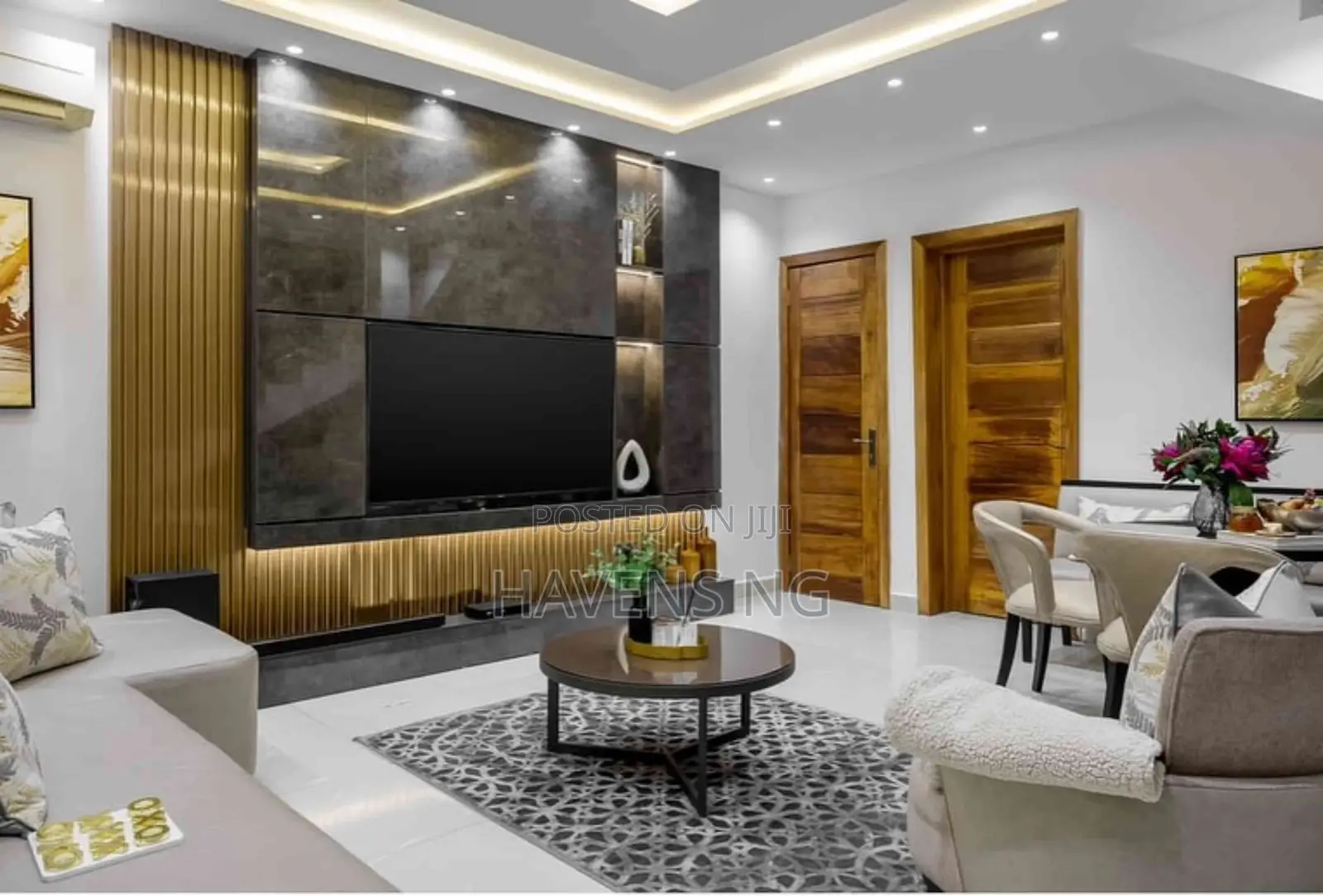 Luxury 2-Bedroom Apartment With Pool