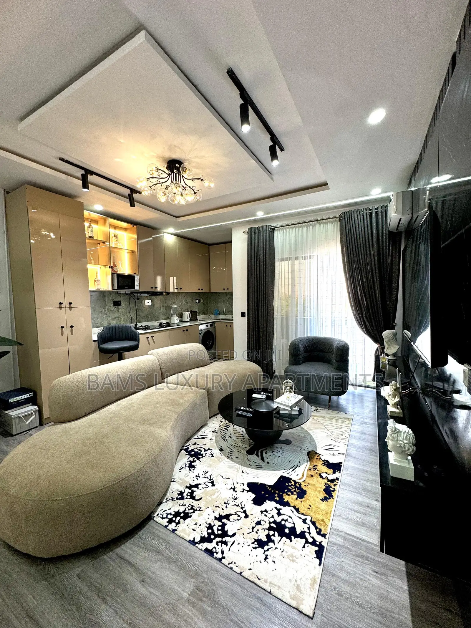 One Bed Shortlet With Pool at the Island
