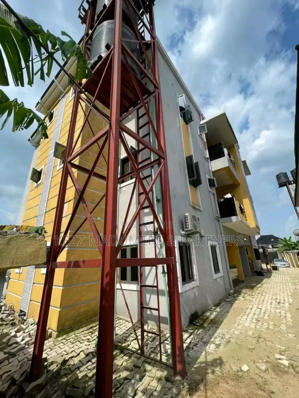 8bdrm Block of Flats in Shell Cooperative for sale