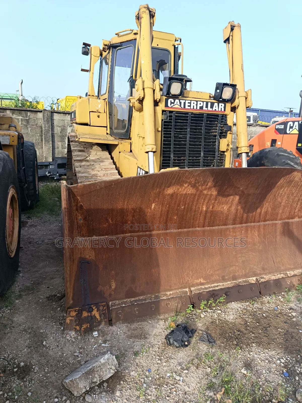 Foreign Used Caterpillar D6h Bulldozer
