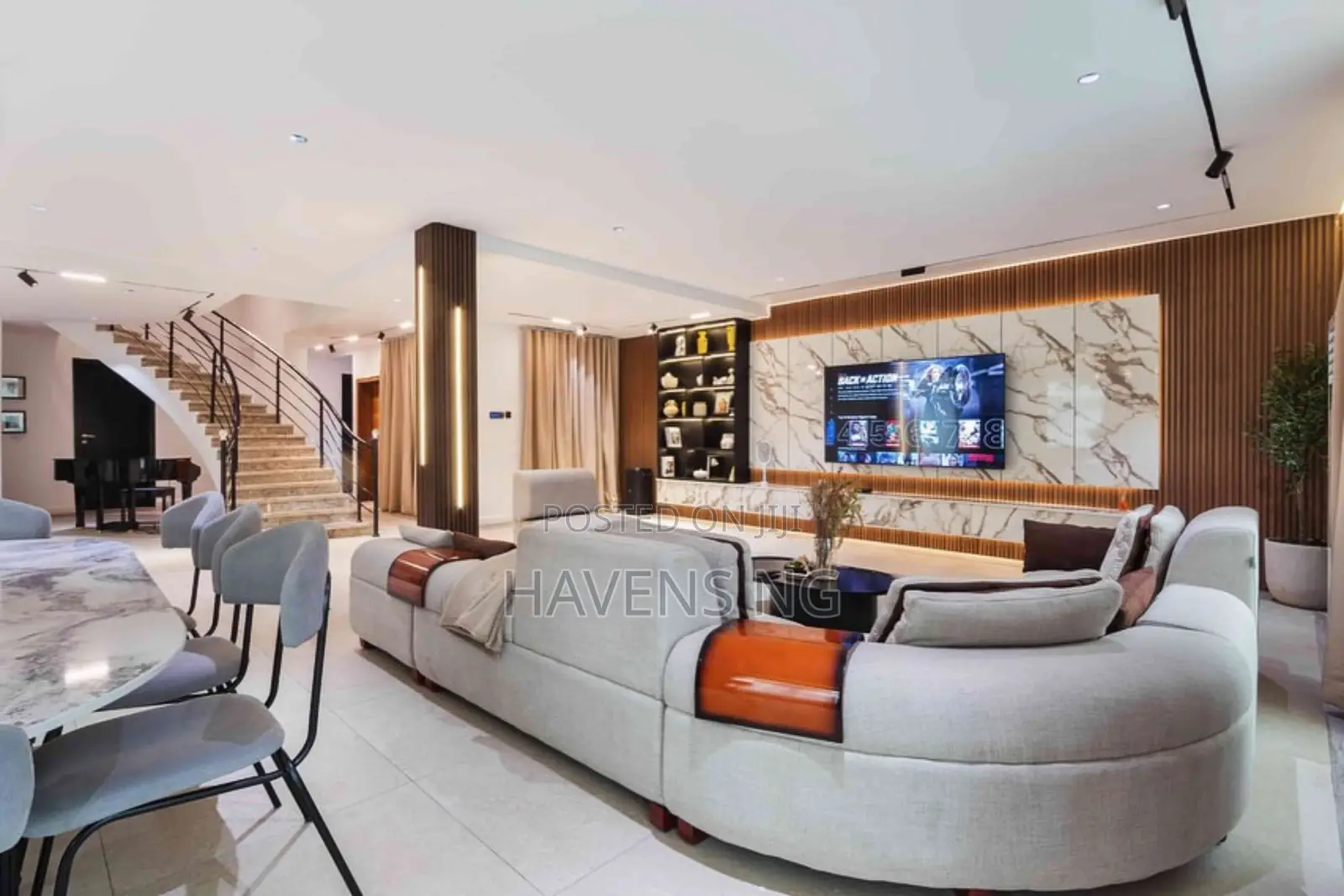 Grande Luxurious 4-Bedroom Apartment