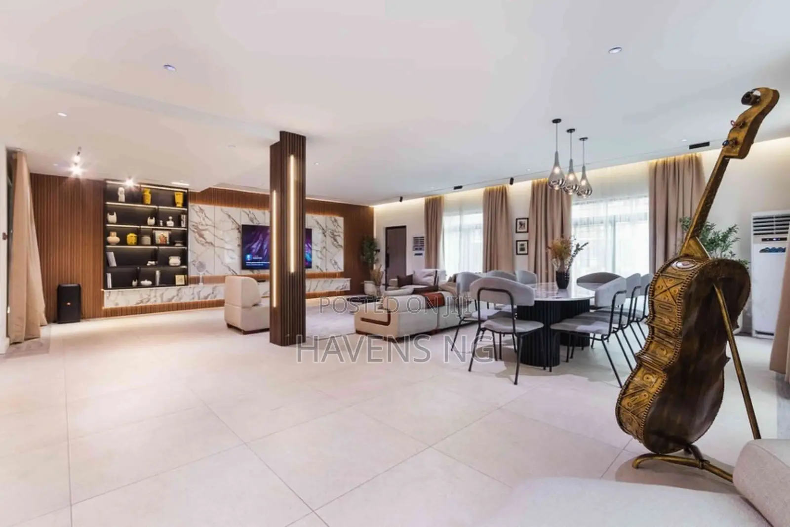 Grande Luxurious 4-Bedroom Apartment