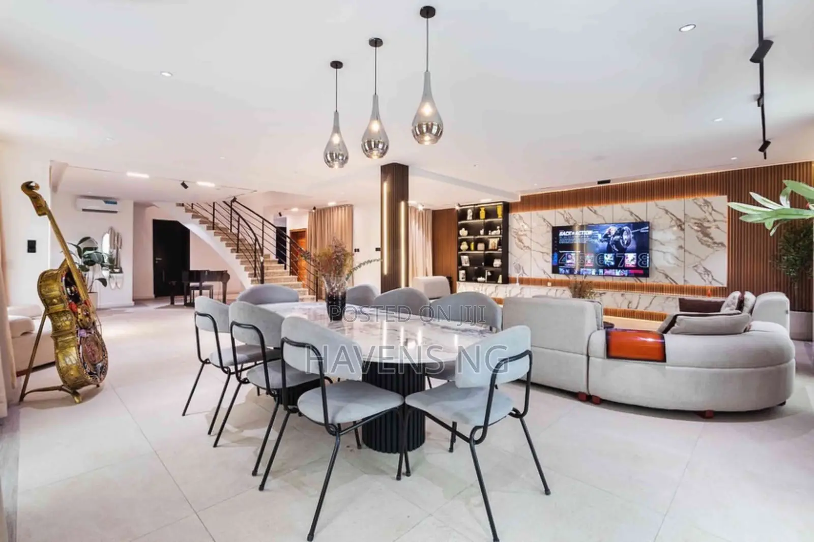 Grande Luxurious 4-Bedroom Apartment