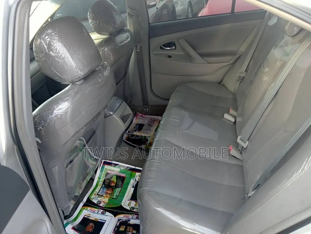 Toyota Camry LE 4dr Sedan (2.5L 4cyl 6AM) 2010 Silver