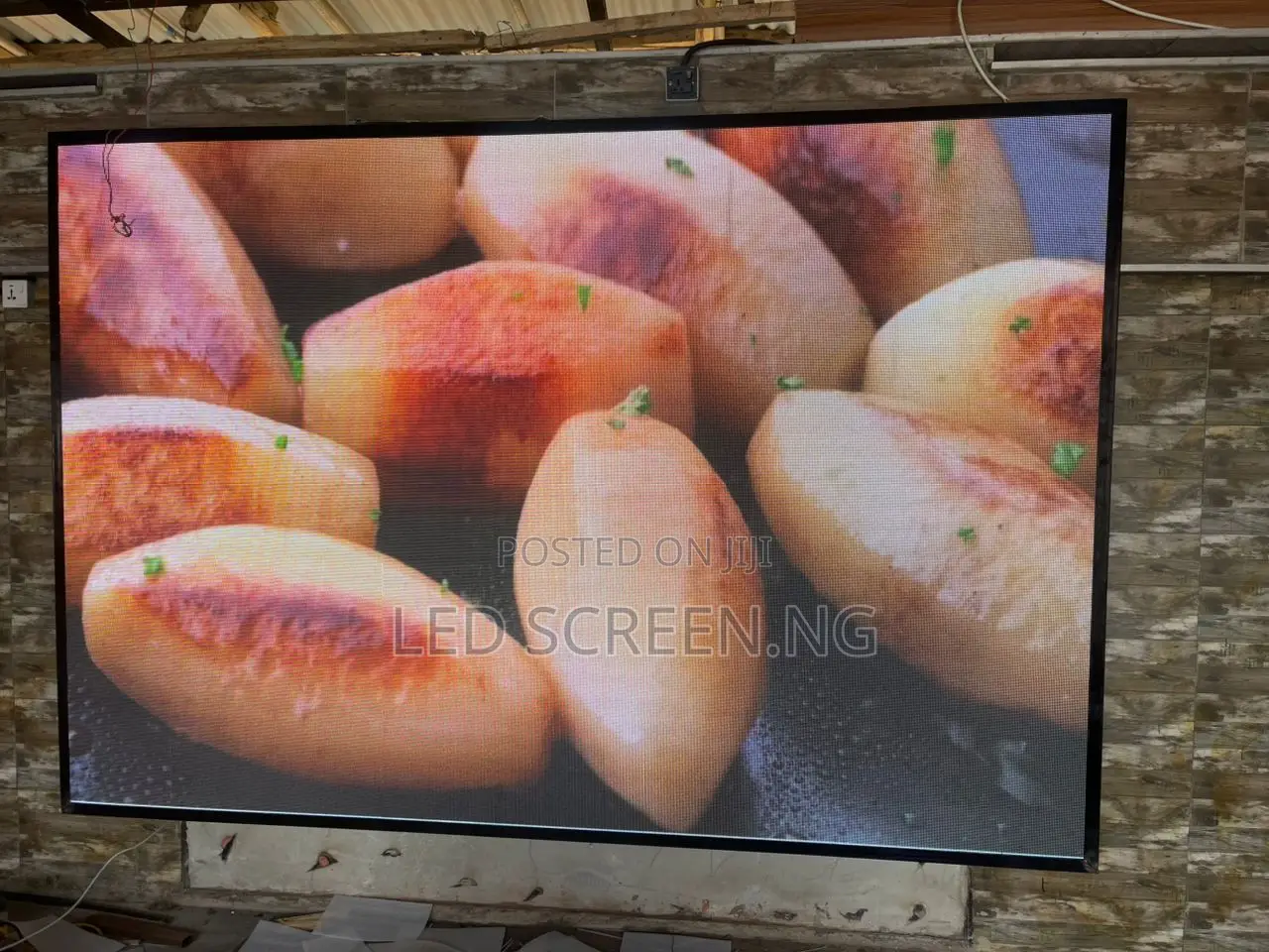 Affordable Outdoor Screen for Lounge/Hotel