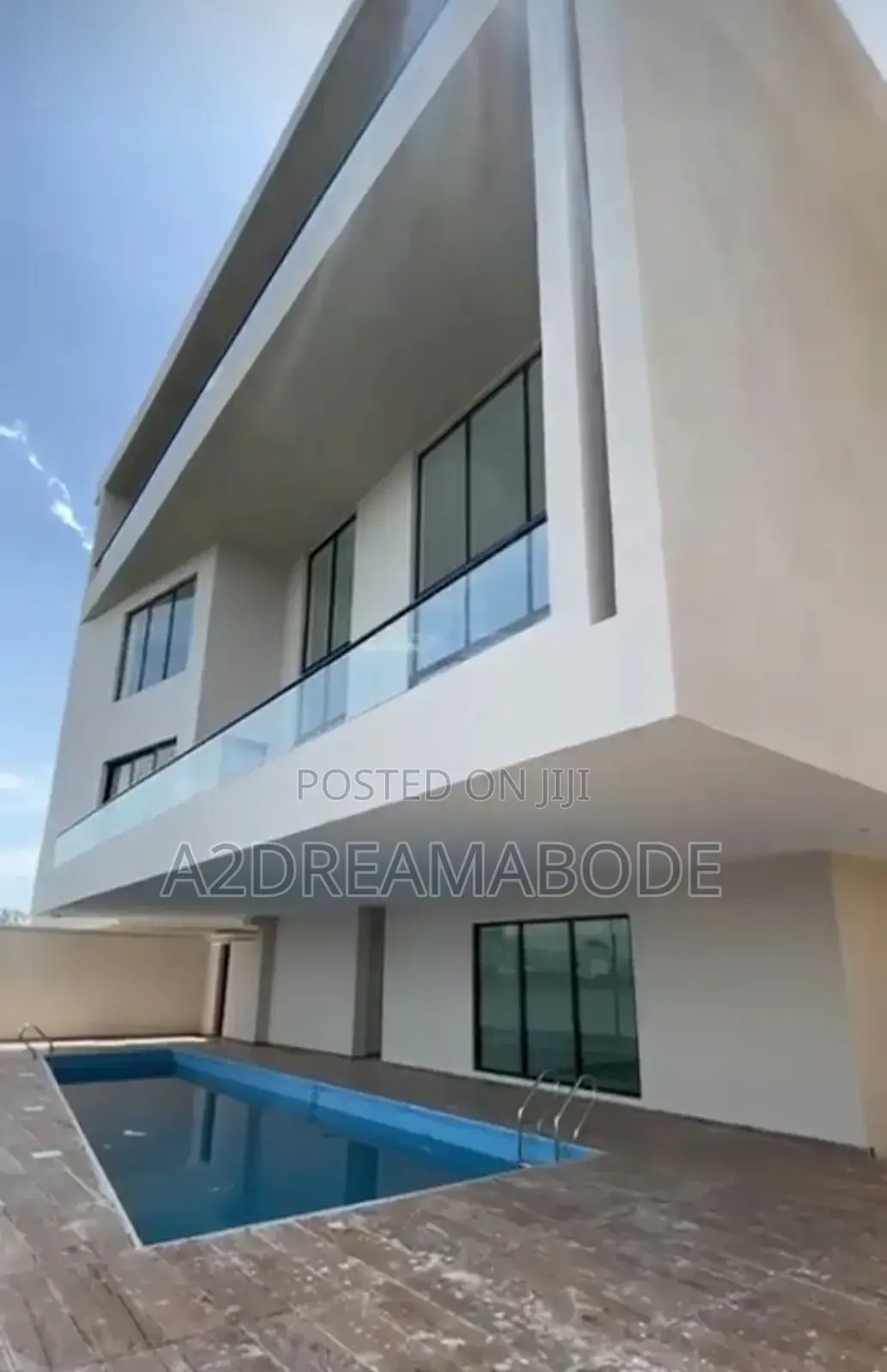 5bdrm Duplex in Banana Island for sale