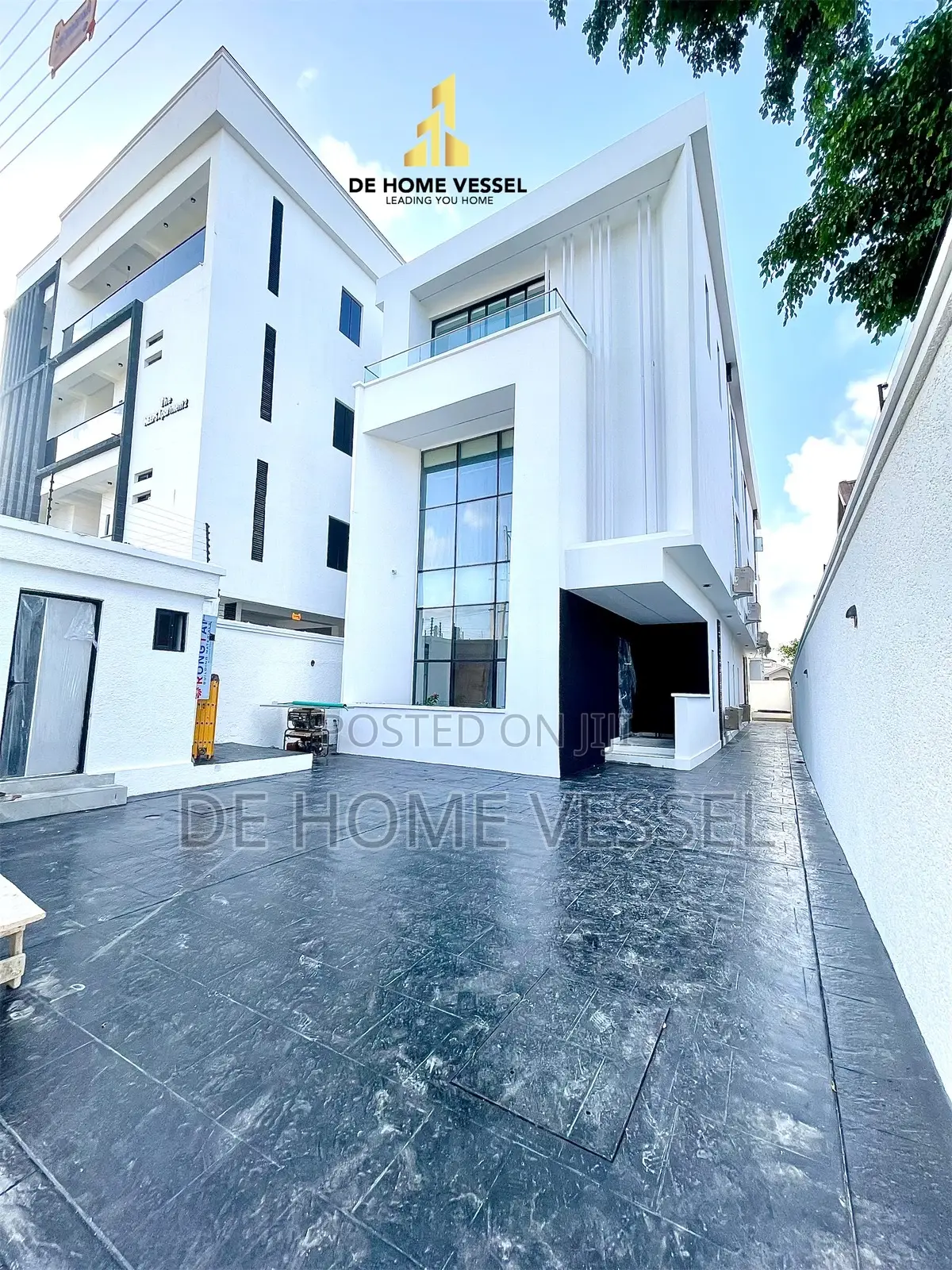4bdrm Duplex in Lekki Phase 1 for sale