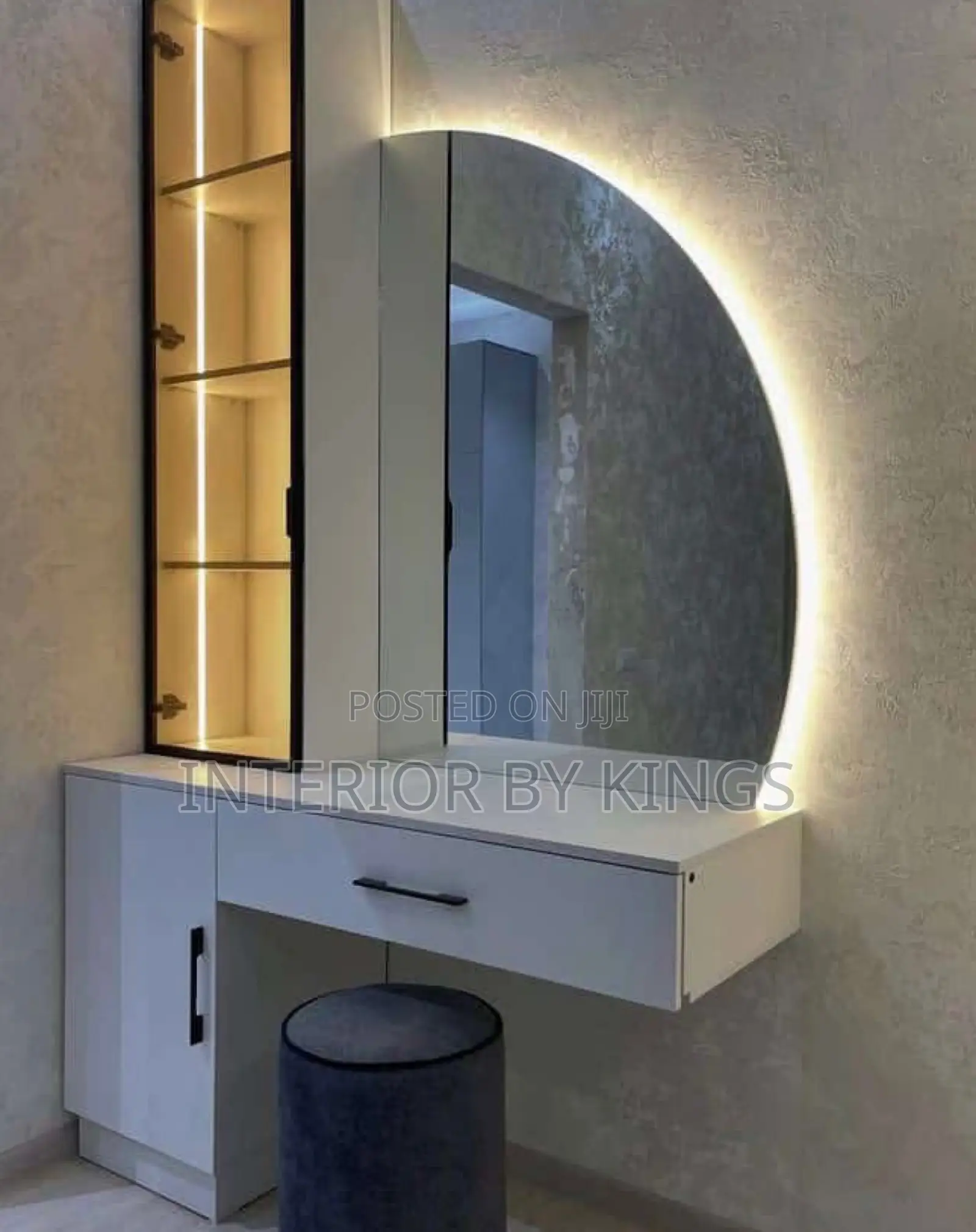 Luxury Modern Dressing Mirror With an Ottoman