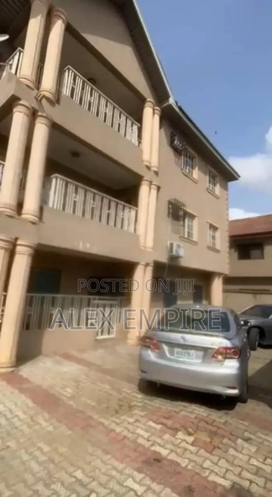 3bdrm Block of Flats in Okota for sale