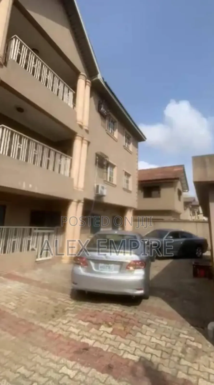 3bdrm Block of Flats in Okota for sale