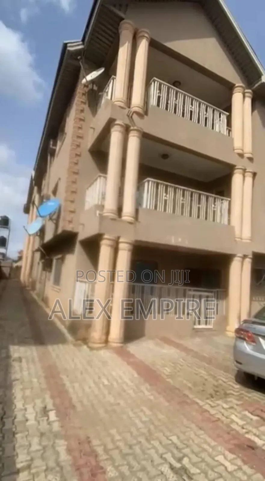 3bdrm Block of Flats in Okota for sale