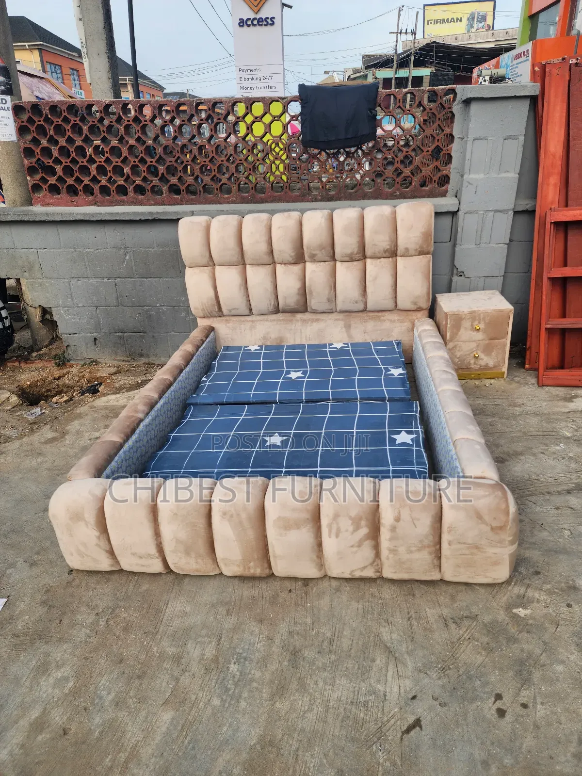 Cream Coloured Bubble Bed Stand.