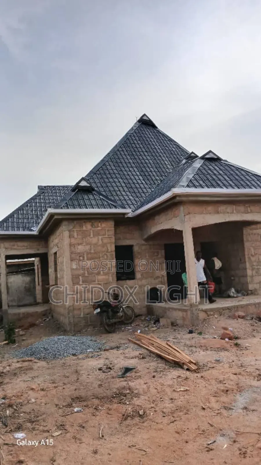 0.45 Step Tiles Design Roofing Sheet Black Color With Gutter