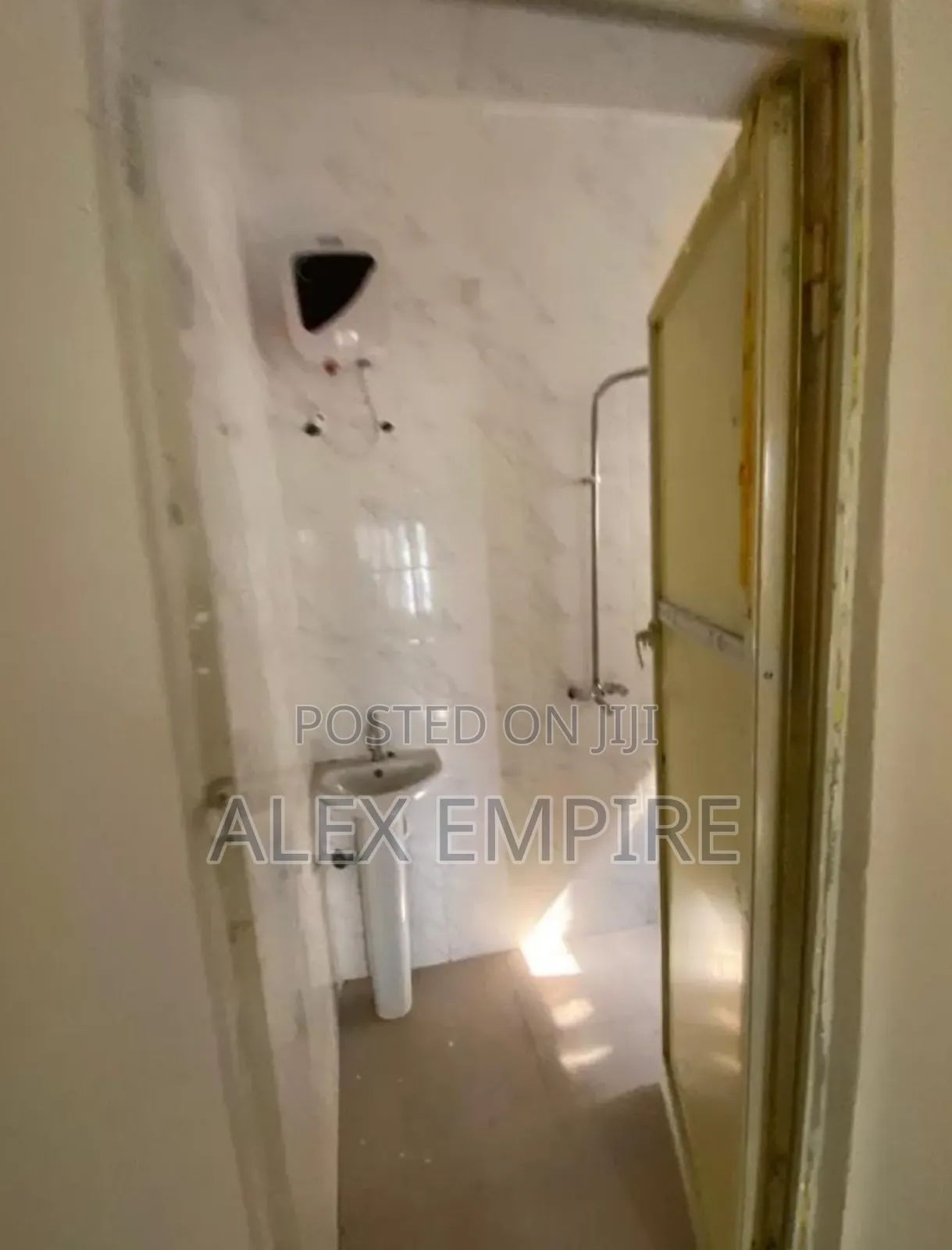 Mini Flat in Ago Palace for rent