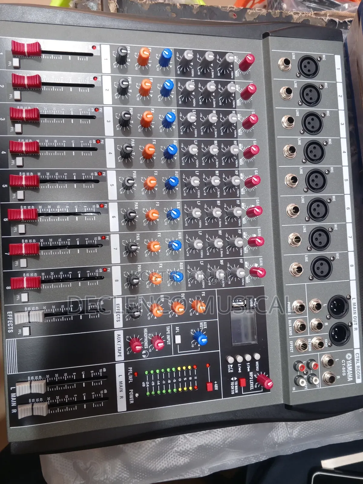 Professional Yamaha 8 Channel Console Mixer