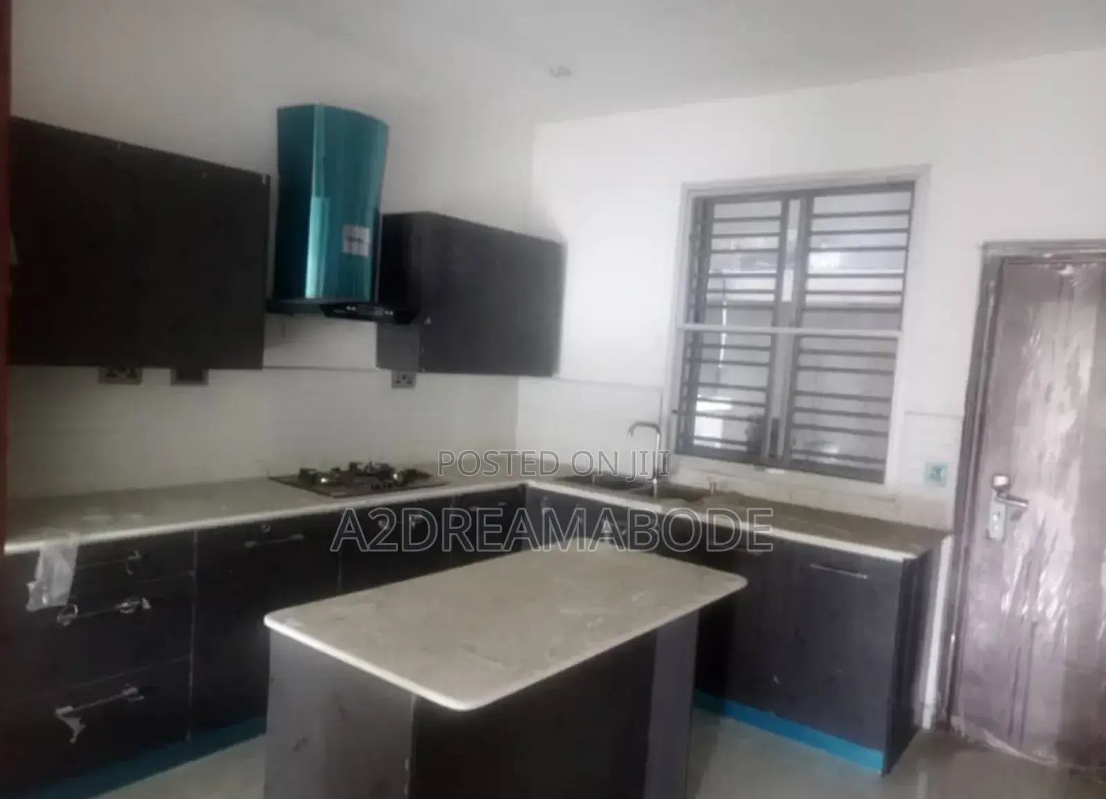 3bdrm Apartment in Ikeja Gra for sale