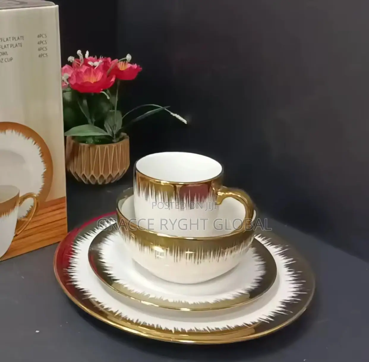 16pcs Ceramic White Plate With Gold Rim
