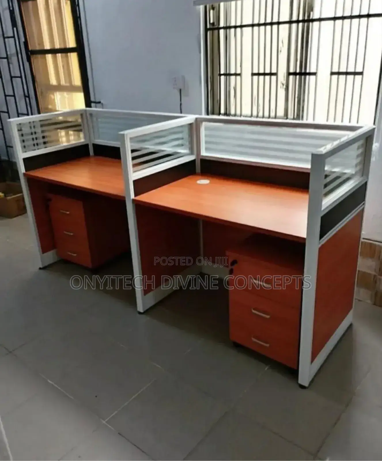 Side by Side 2 Seaters Glass Workstation