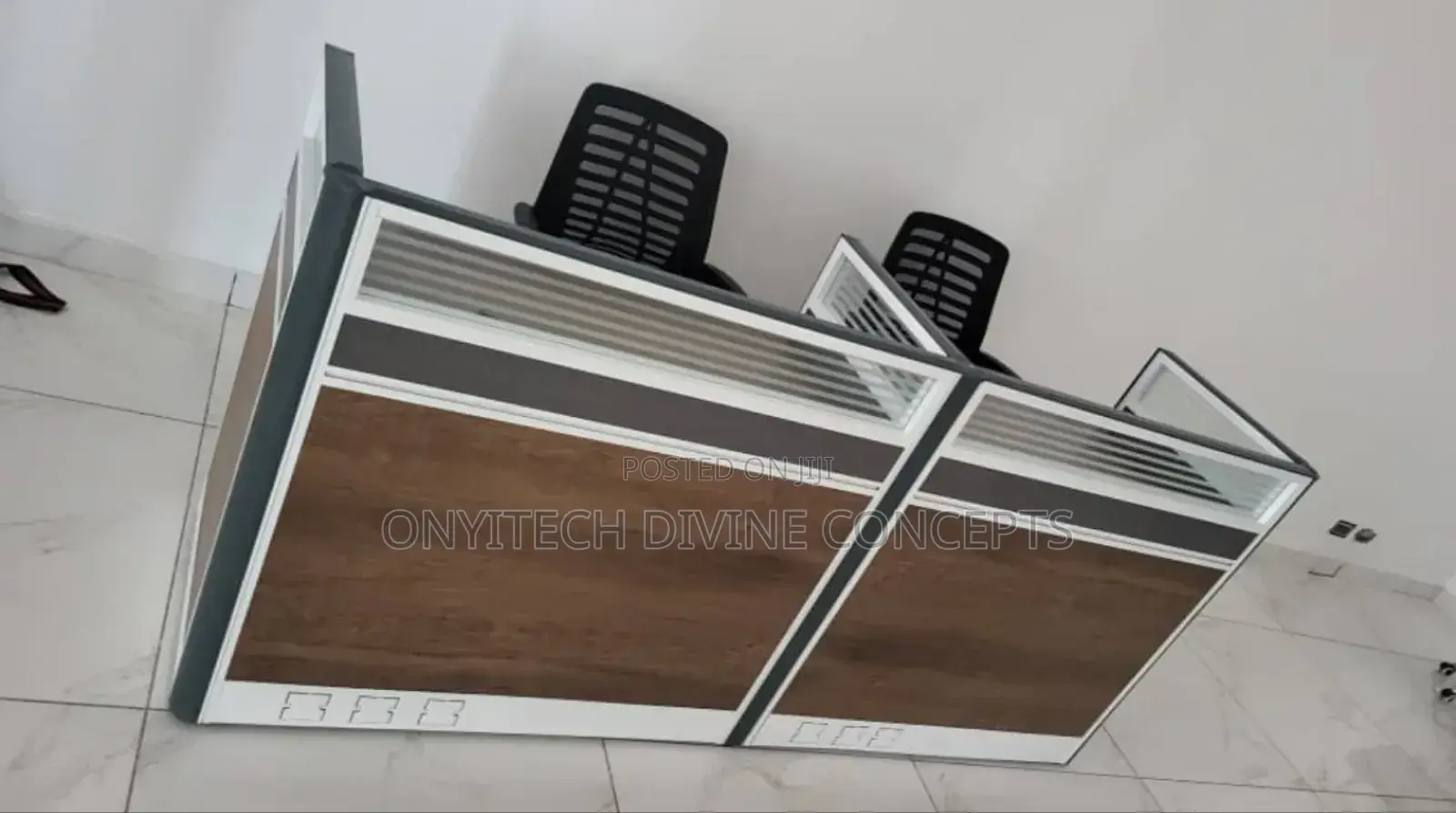 Side by Side 2 Seaters Glass Workstation