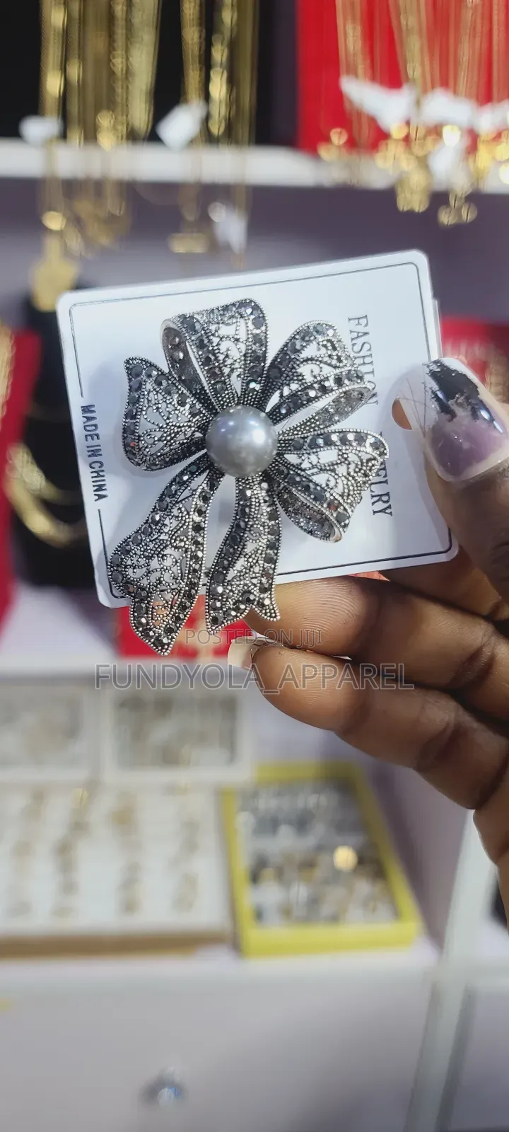 Vintage Style Pearl Touch Brooch