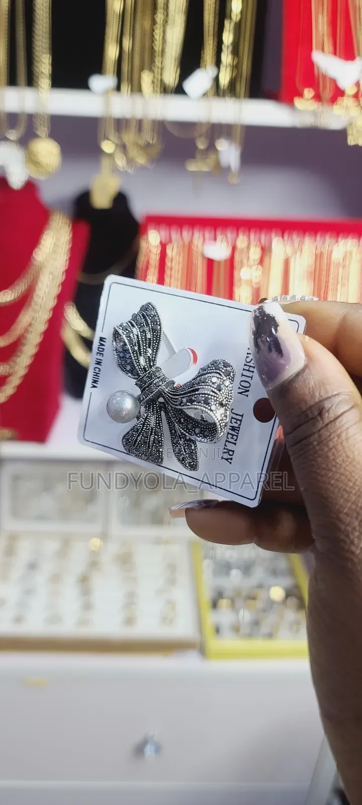 Vintage Style Pearl Touch Brooch