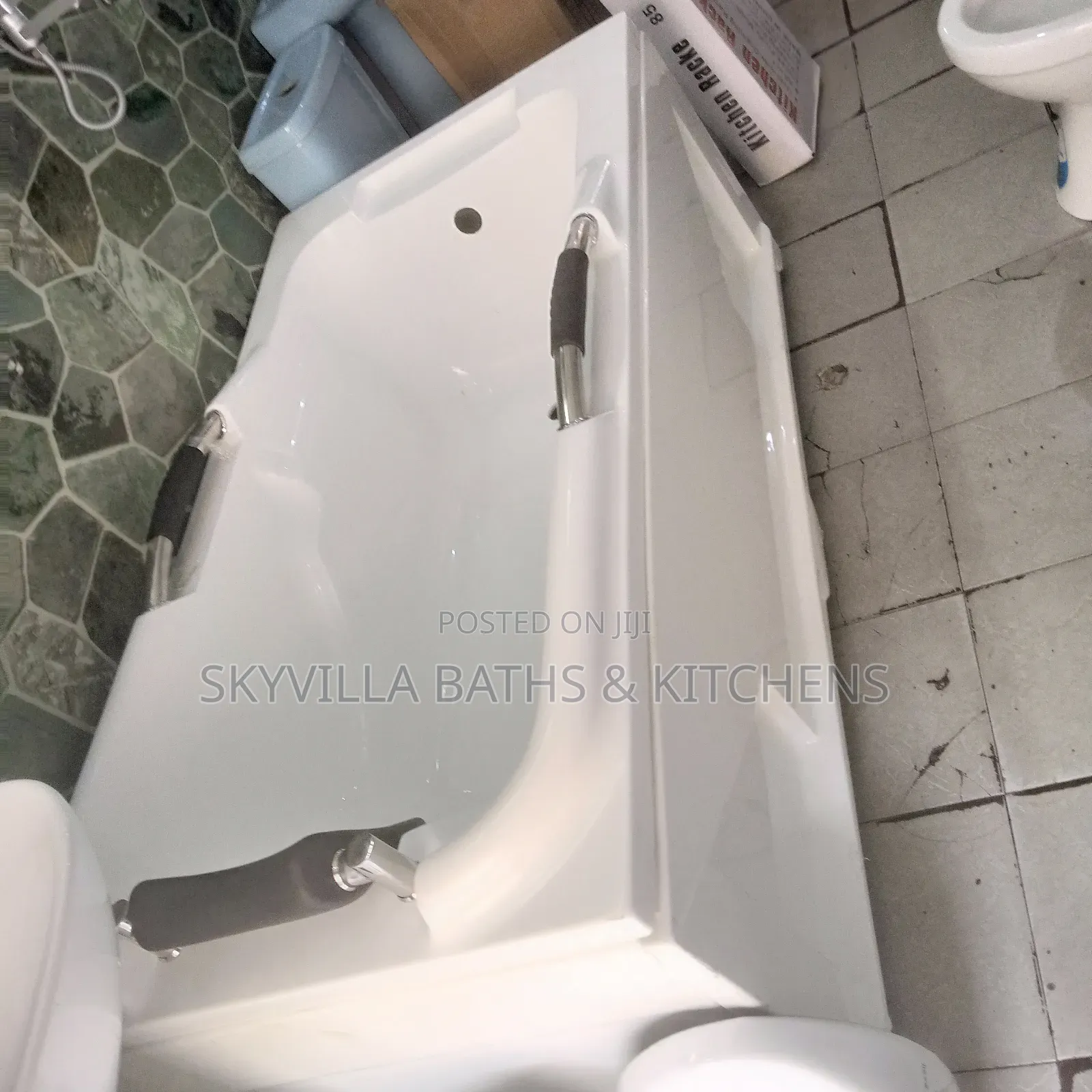 Executive Bathtub With Panel.