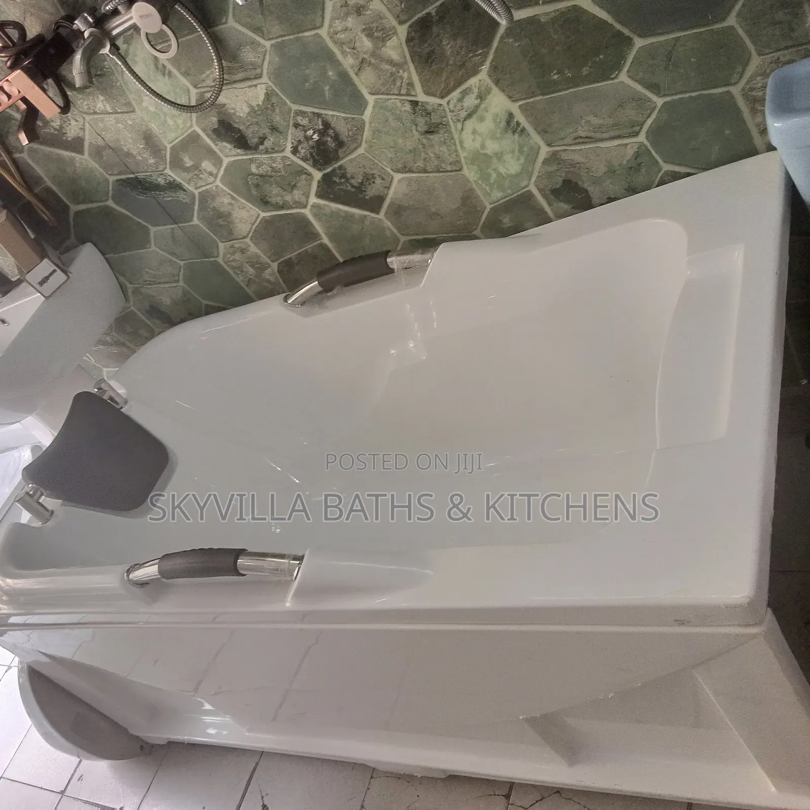 Executive Bathtub With Panel.