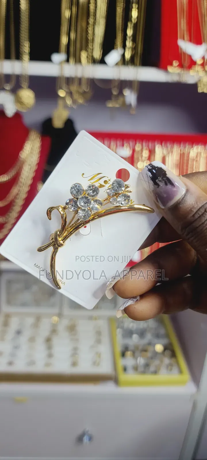 Gold Flowery Brooch