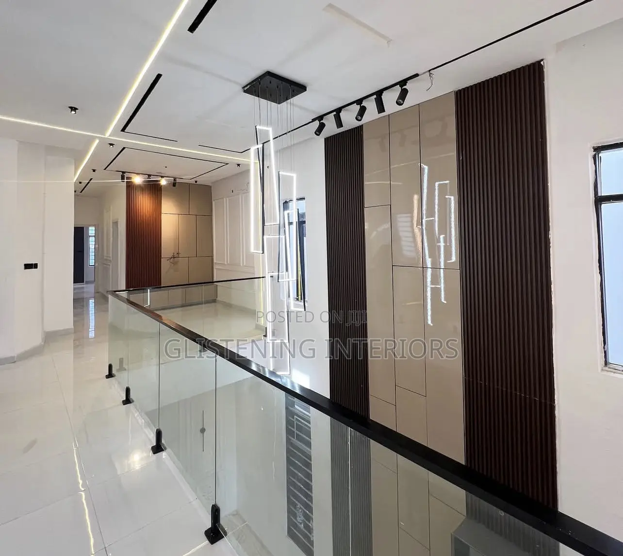 Staircase 10mm Plain Glass With Black Spigot And Accessories