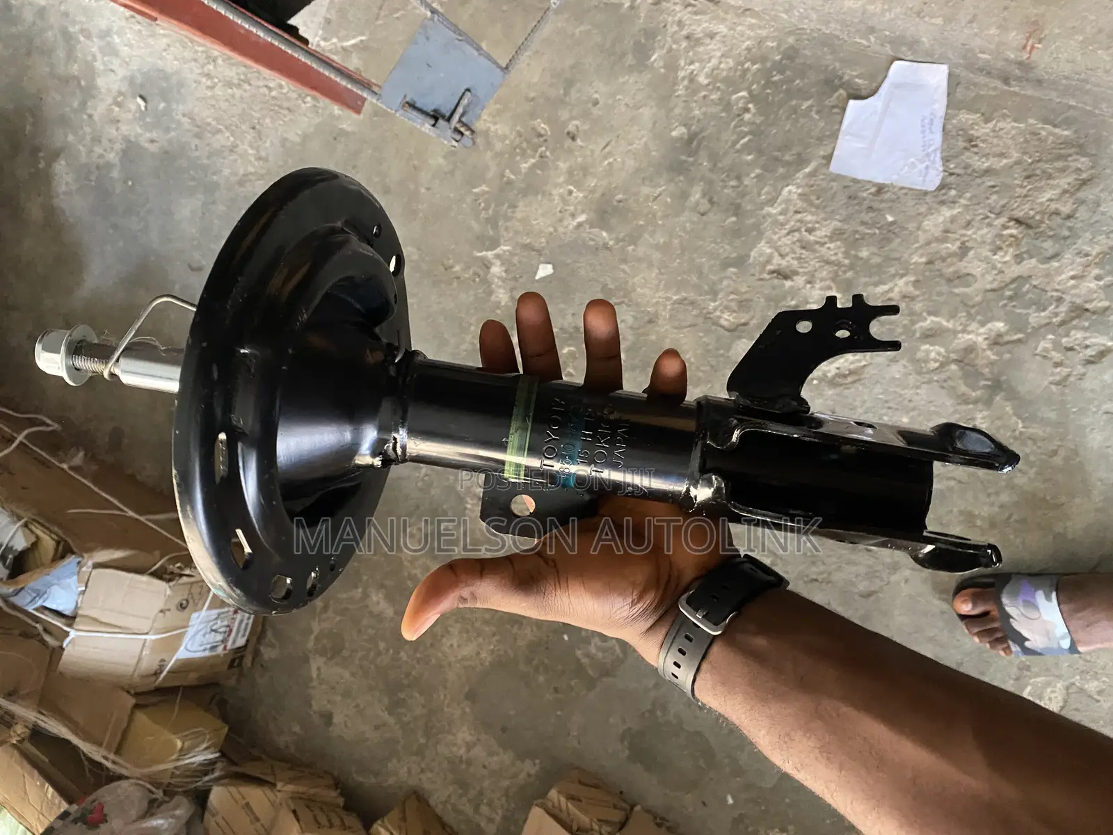 Front Shock Absorber for Camry 011,012,013-15,Avalon 011-015