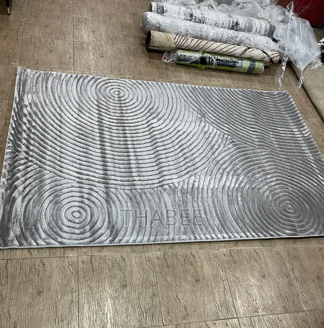 5x7ft Fluffy Grey Turkish Center Rug. 105,000