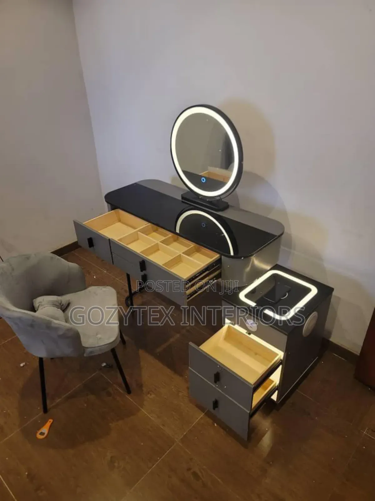 Console Dressing Mirror