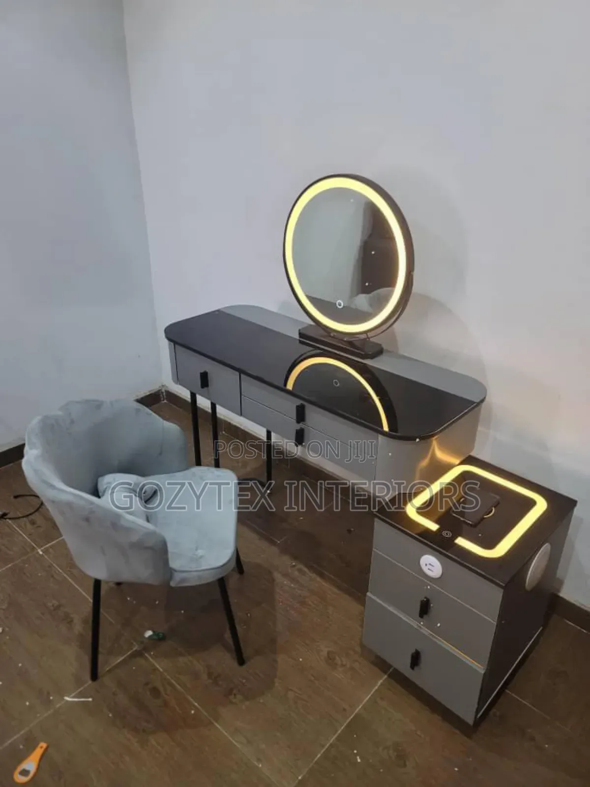 Console Dressing Mirror
