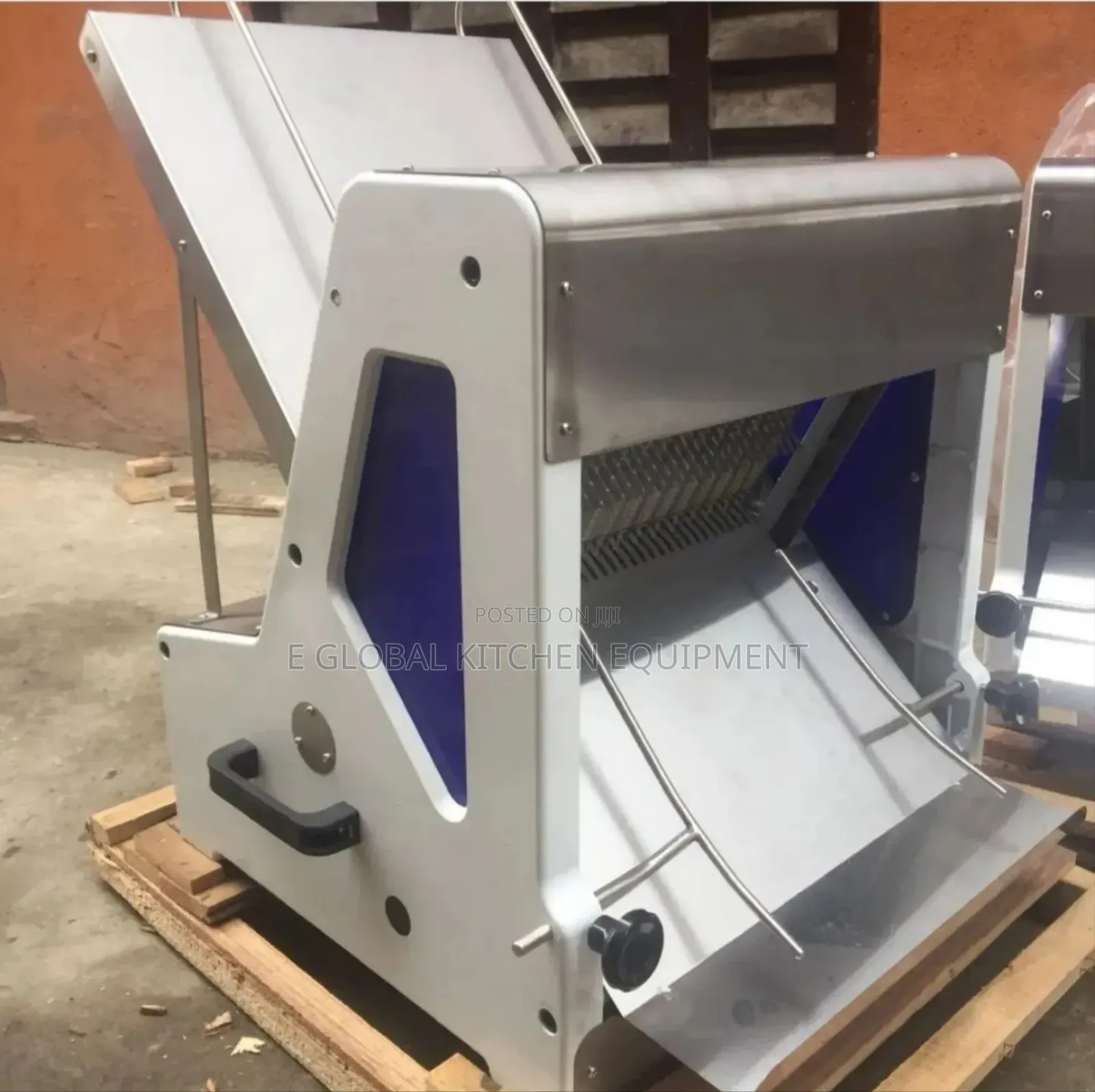 Dough Moulder Machine