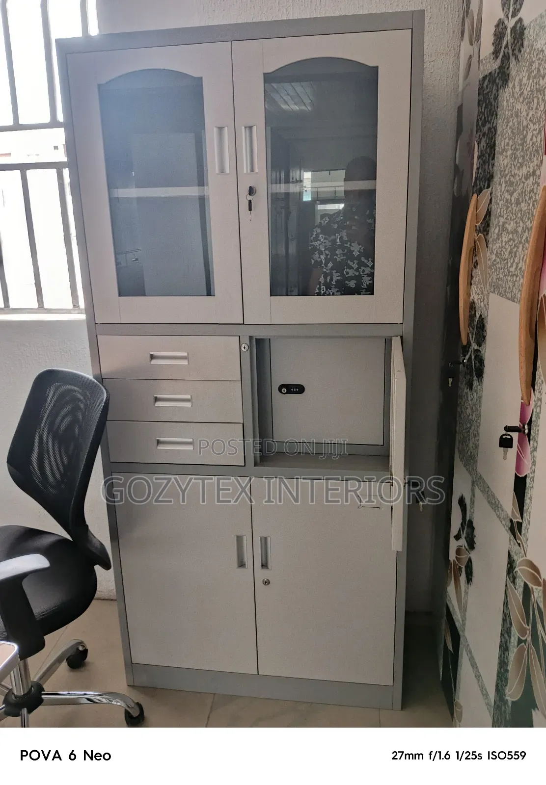 Carbinet With Drawers