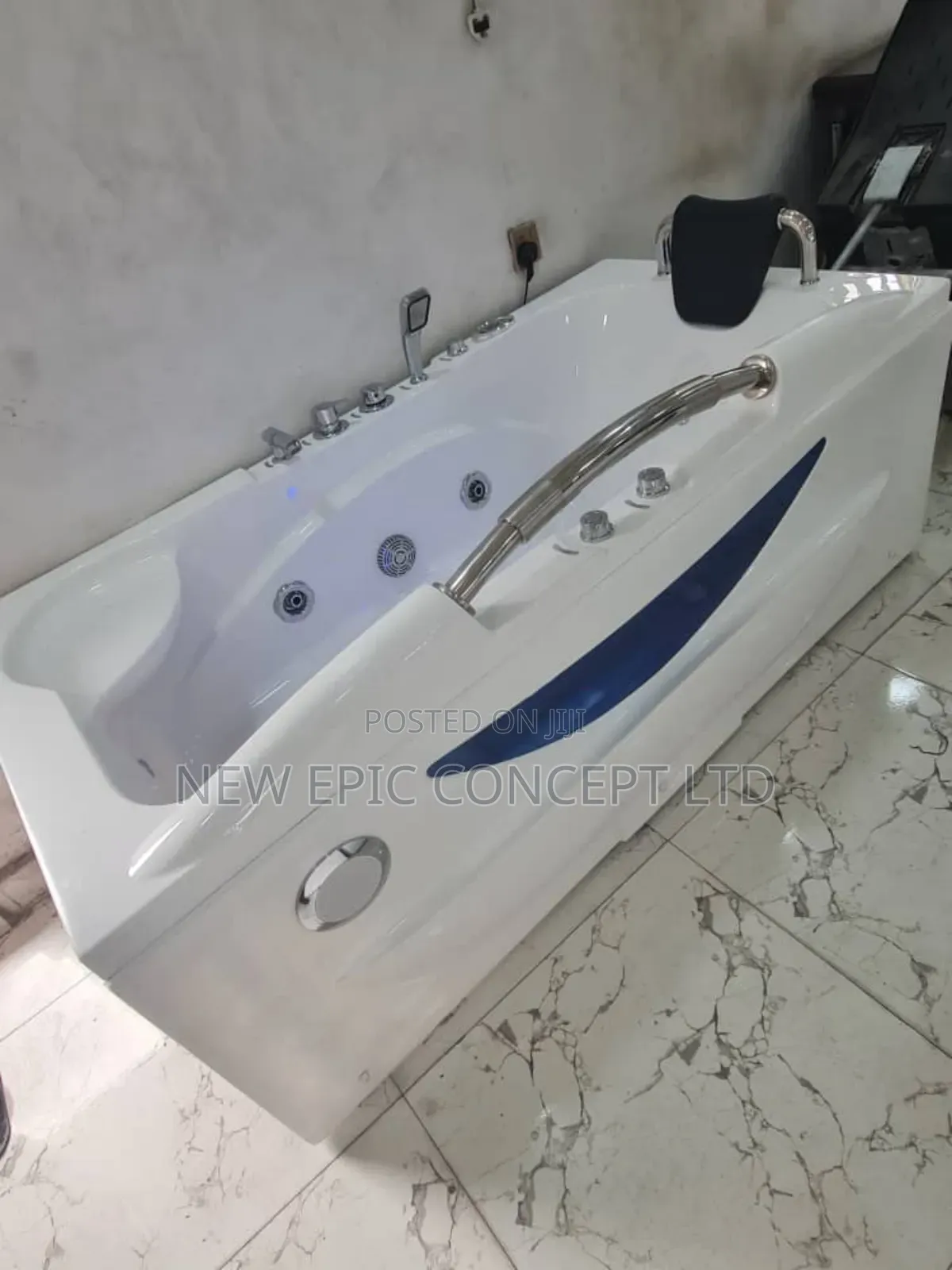 Italian Single Jacuzzi With Jet